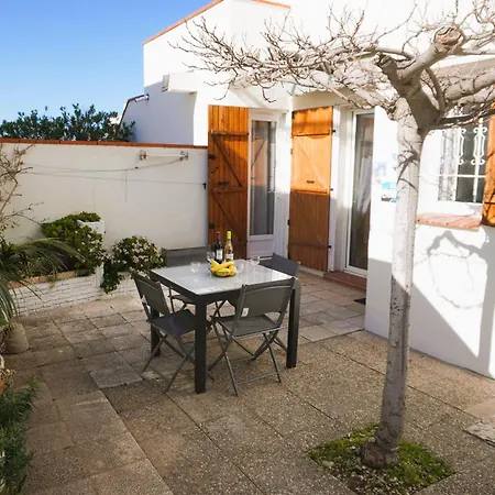 Holiday home Chez Loulou Clim Terrasse Acces A Pied