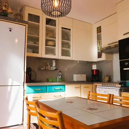 Holiday home Chez Loulou Clim Terrasse Acces A Pied *